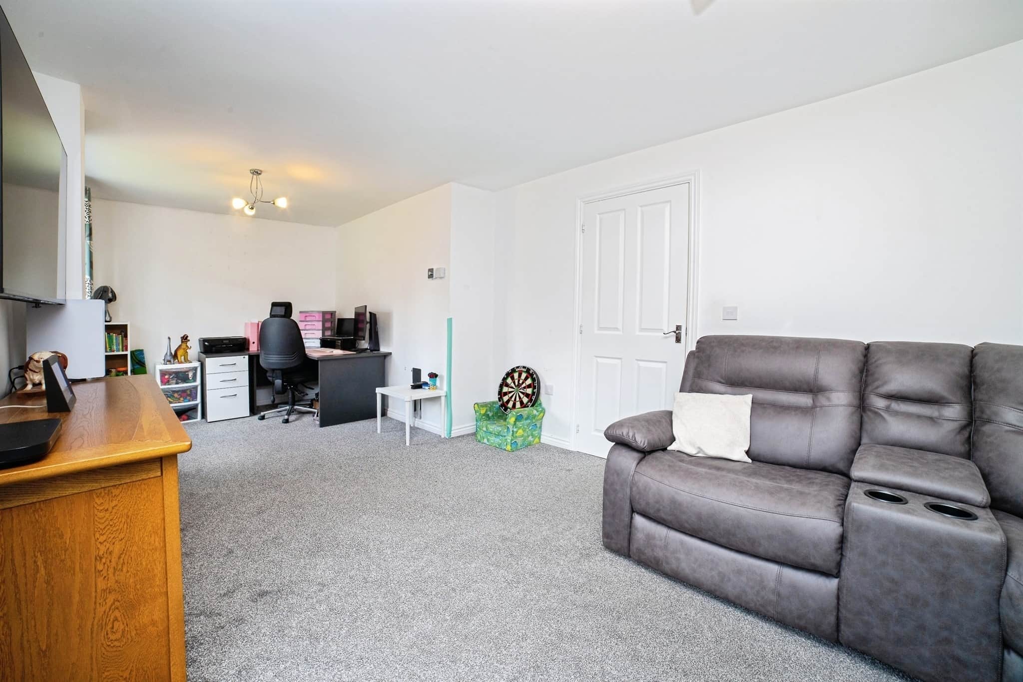 Property at Woodlark Close, Rainworth, Mansfield