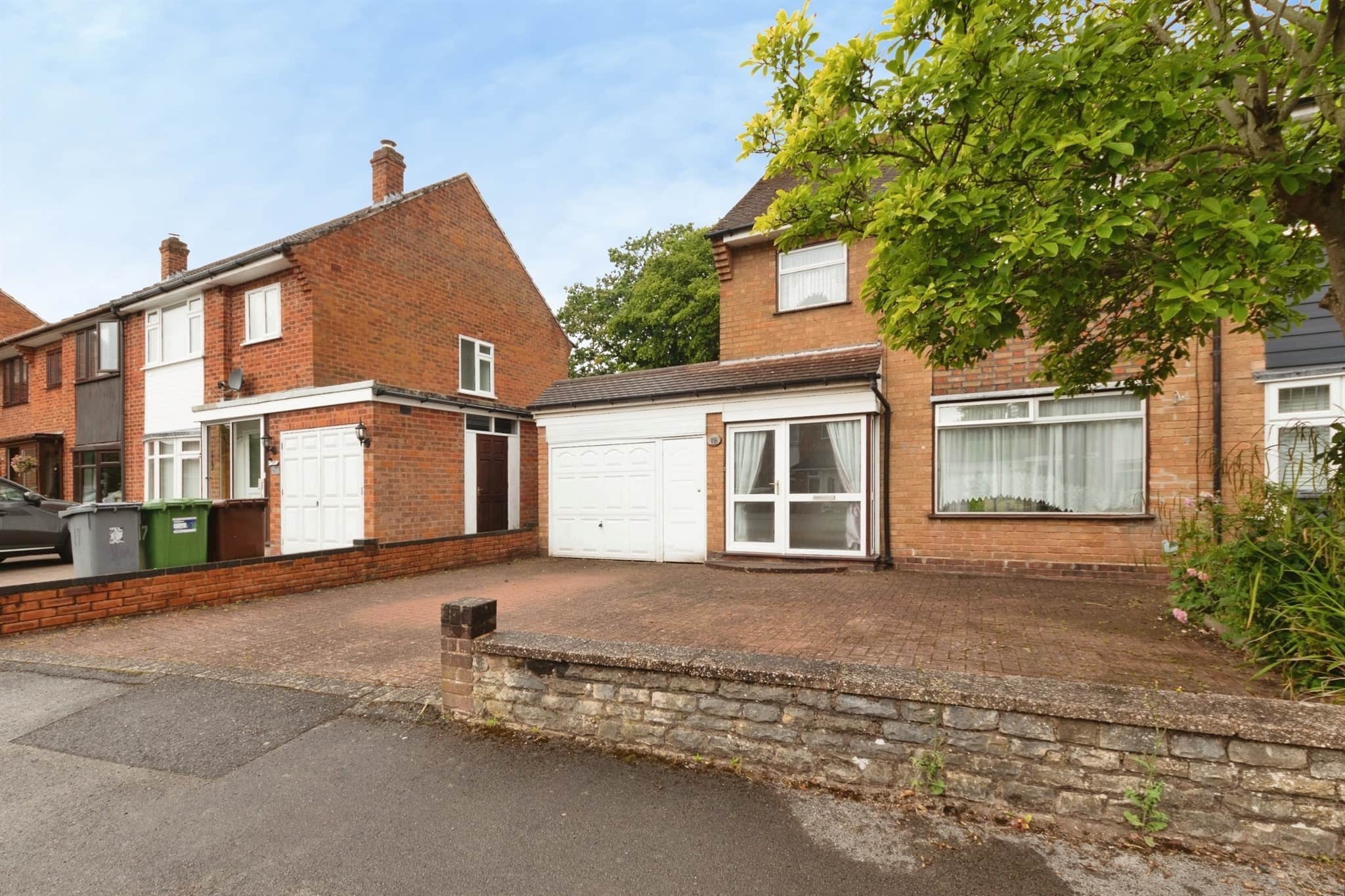 Property at Leam Crescent, Solihull