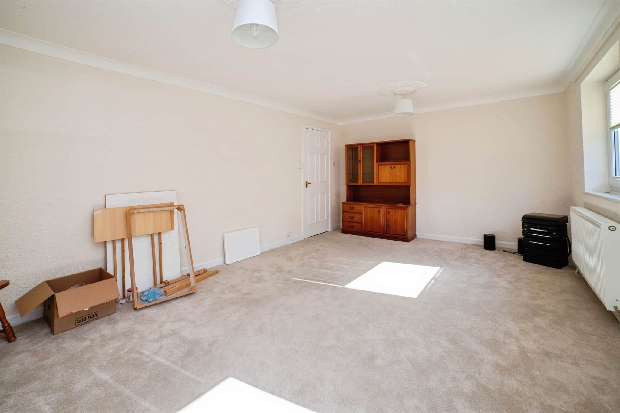 Property at Robin Down Court, Mansfield